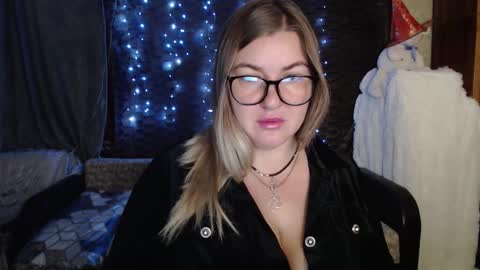 Nika online show from November 2025 12:22:02 AM