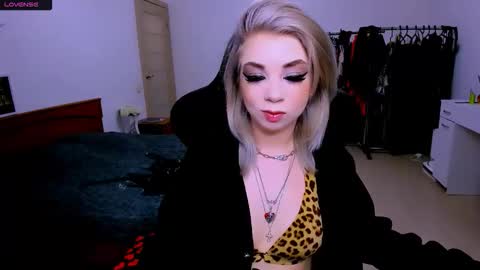 nikigoddesss online show from April 2026 05:27:02 AM