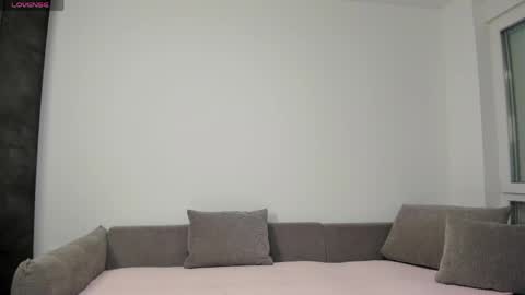 Snapshot of nikiikmoon chatting on April 2026 11:27:01 AM Nicole online show from April 2026 11:27:01 AM