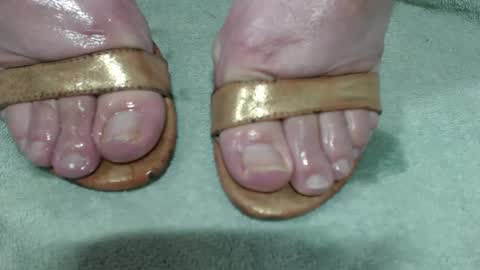 Snapshot of nikisissyfeet chatting on February 2025 10:43:02 PM nikisissyfeet online show from February 2025 10:43:02 PM