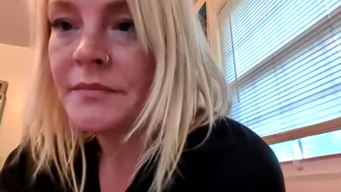 Snapshot of nikki32313 chatting on May 2026 10:42:01 AM nikki32313 online show from May 2026 10:42:01 AM