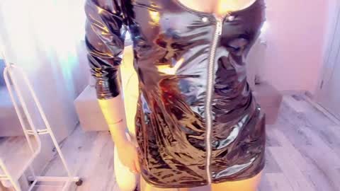 Snapshot of nikki_blondiee chatting on January 2025 08:55:02 AM nikki_blondiee online show from January 2025 08:55:02 AM