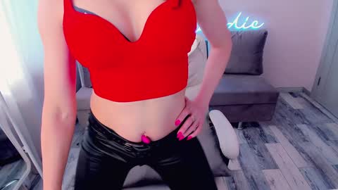 Snapshot of nikki_blondiee chatting on February 2025 05:46:01 AM nikki_blondiee online show from February 2025 05:46:01 AM