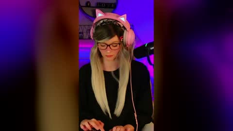 Snapshot of nikki_goldberg chatting on May 2026 01:19:01 PM Kitty Chatte online show from May 2026 01:19:01 PM