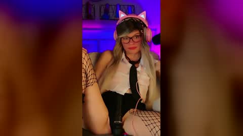 Snapshot of nikki_goldberg chatting on May 2026 07:05:02 AM Kitty Chatte online show from May 2026 07:05:02 AM