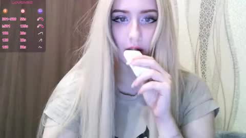 Nikki Roseanna online show from December 2025 01:16:02 PM