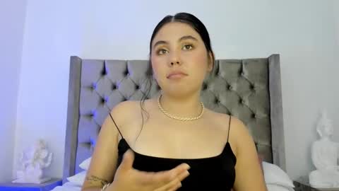 nikkibotero online show from November 2025 05:58:02 PM