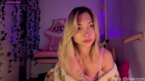 Snapshot of nikkicchu chatting on April 2026 07:17:02 AM Online fr-mn 1 am NY time online show from April 2026 07:17:02 AM