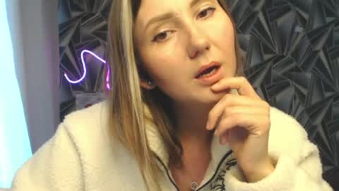 Snapshot of nikkikiss___ chatting on June 2026 01:32:01 AM nikkikiss___ online show from June 2026 01:32:01 AM