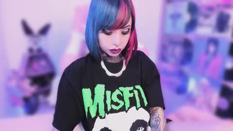 Nikki Ramone   online show from November 2025 03:29:01 AM