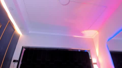     online show from February 2025 07:21:01 PM