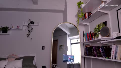 Snapshot of nikol_je chatting on April 2026 12:54:01 PM Nicole cam online show from April 2026 12:54:01 PM