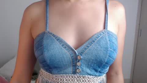 Snapshot of niky_blue chatting on March 2026 10:38:01 AM niky_blue online show from March 2026 10:38:01 AM