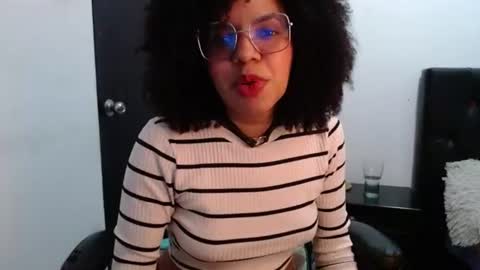 Snapshot of niky_golden chatting on June 2026 06:55:02 AM Nicole GTM-5 1100 pm - 700 am online show from June 2026 06:55:02 AM