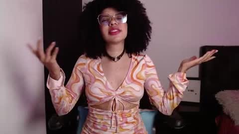 Snapshot of niky_golden chatting on June 2026 06:29:02 AM Nicole GTM-5 1100 pm - 700 am online show from June 2026 06:29:02 AM