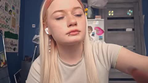 Isabella online show from March 2026 12:43:02 PM