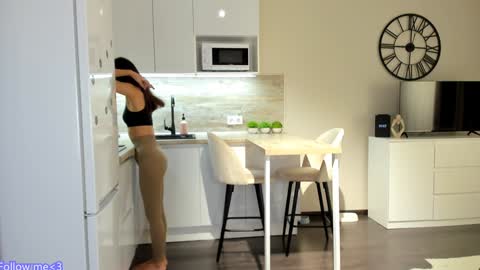 Bella online show from December 2024 12:00:01 AM