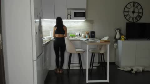 Bella online show from October 2025 09:01:01 PM