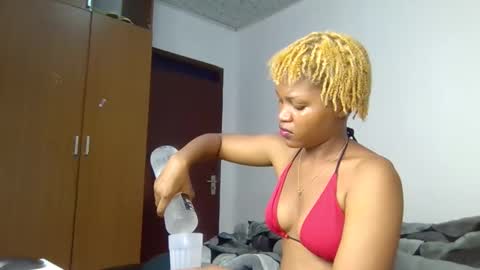 Snapshot of nina_ray1 chatting on December 2025 12:15:01 AM Nina online show from December 2025 12:15:01 AM