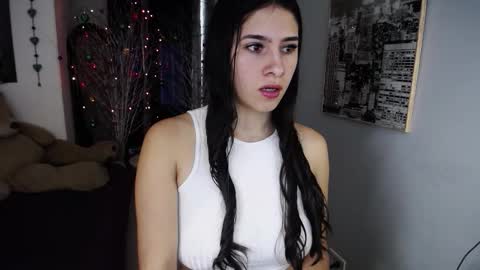 Nina online show from December 2025 12:33:02 PM