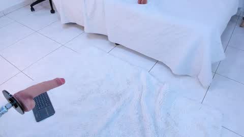 Nina online show from November 2025 05:47:02 PM