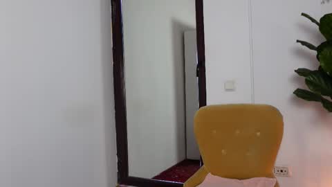 NinaCrystal online show from November 2025 10:25:02 AM