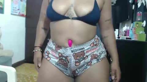 Snapshot of ninapalmer chatting on April 2026 06:10:01 PM Ninapalmer online show from April 2026 06:10:01 PM