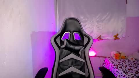 ninatinydoll1 online show from September 2025 09:47:02 AM