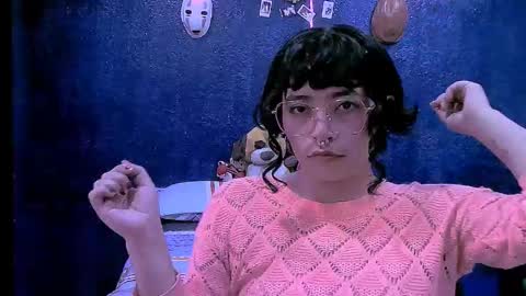 Snapshot of ninayellow chatting on March 2026 01:04:02 PM Nina online show from March 2026 01:04:02 PM