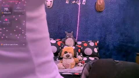 Snapshot of ninayellow chatting on April 2026 01:12:01 PM Nina online show from April 2026 01:12:01 PM