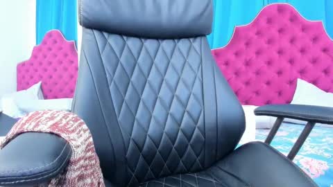 nina dee online show from February 2025 10:52:01 AM