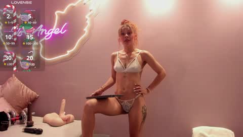 Snapshot of ninna_monroe_ chatting on December 2024 04:25:02 PM Ninna online show from December 2024 04:25:02 PM