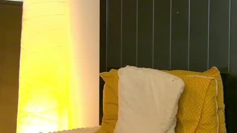 Nina online show from April 2026 02:13:02 PM