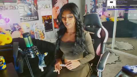 Snapshot of niviawolfe chatting on February 2025 01:37:01 PM NIVIA WOLFE online show from February 2025 01:37:01 PM