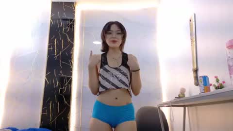 Snapshot of nix_siren chatting on July 2026 12:00:02 PM online show from July 2026 12:00:02 PM