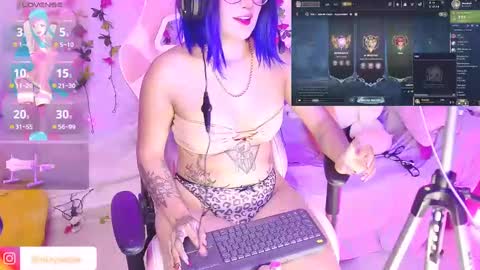 Snapshot of nixy_sama chatting on November 2025 12:42:02 AM Nixy Sama online show from November 2025 12:42:02 AM