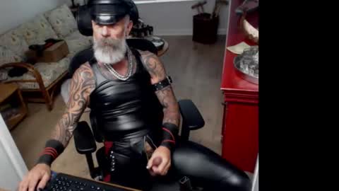 Snapshot of njdbear chatting on April 2026 07:58:01 PM Don online show from April 2026 07:58:01 PM