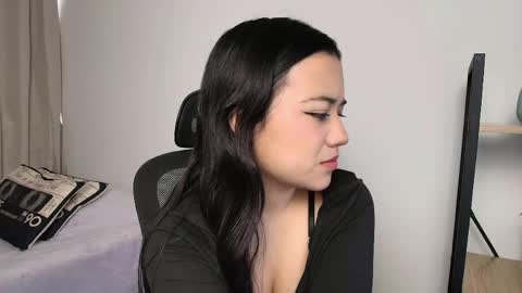 Snapshot of noaa_a chatting on April 2026 01:46:01 PM Noa online show from April 2026 01:46:01 PM