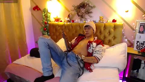 noaah77 online show from December 2024 03:57:02 PM