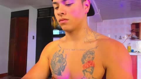 noah_223 online show from November 2025 03:34:02 PM