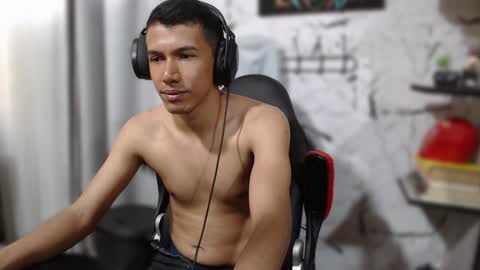 Snapshot of noah_89r chatting on January 2025 08:11:02 PM Sebastian online show from January 2025 08:11:02 PM