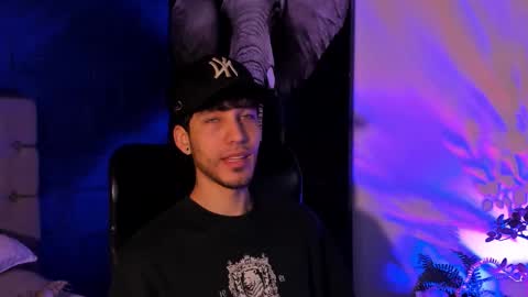 Noah Brigth online show from November 2025 02:10:01 AM