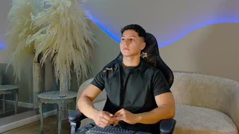 Snapshot of noah_clarkk chatting on June 2026 05:47:02 PM Noah online show from June 2026 05:47:02 PM