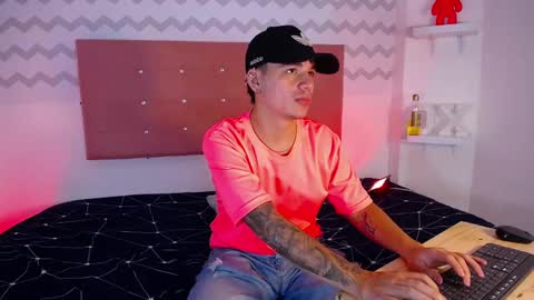 Snapshot of noah_coleman__ chatting on January 2025 01:32:01 AM NOAH online show from January 2025 01:32:01 AM