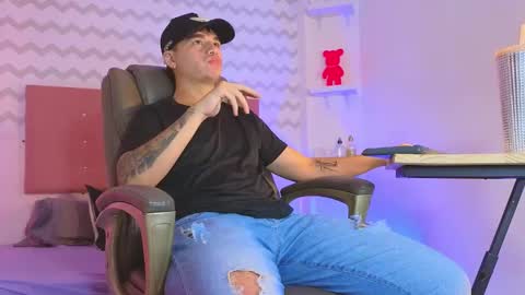 Snapshot of noah_coleman__ chatting on January 2025 06:24:02 AM NOAH online show from January 2025 06:24:02 AM