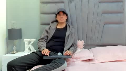 Noah Ferrary online show from November 2025 09:25:02 PM