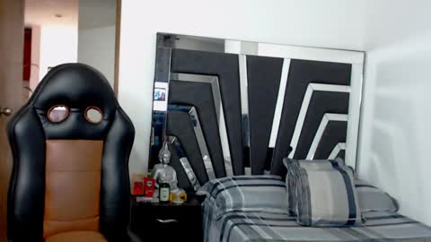 Noah Harris01 online show from February 2025 06:15:02 PM