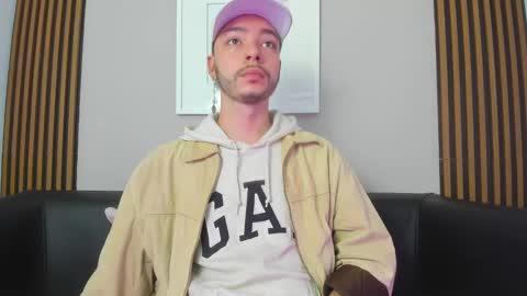 Snapshot of noah_ricci_ chatting on January 2025 12:05:02 PM online show from January 2025 12:05:02 PM