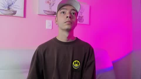 Snapshot of noah_ricci_ chatting on March 2025 12:01:02 PM online show from March 2025 12:01:02 PM