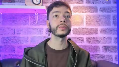 Snapshot of noah_ricci_ chatting on December 2025 12:21:01 PM online show from December 2025 12:21:01 PM